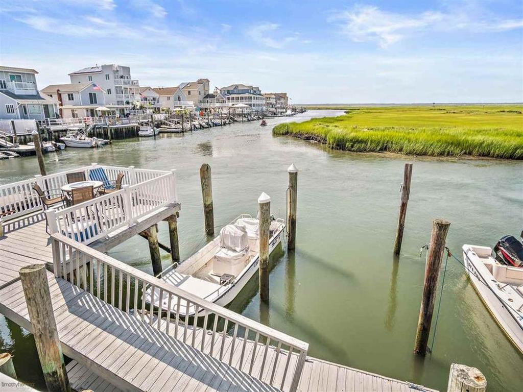 1411 HOFFMAN CANAL NORTH WILDWOOD BAYFRONT SUMMER VACATION RENTALS at